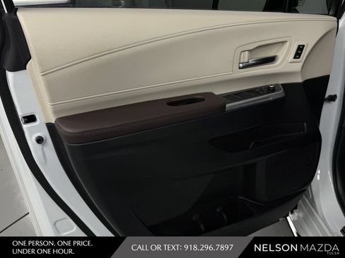 Used 2024 Toyota Sienna Platinum FWD image 19