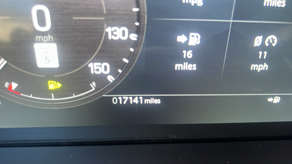 Used 2025 Land Rover Defender 130 X-Dynamic SE AWD/4WD image 30