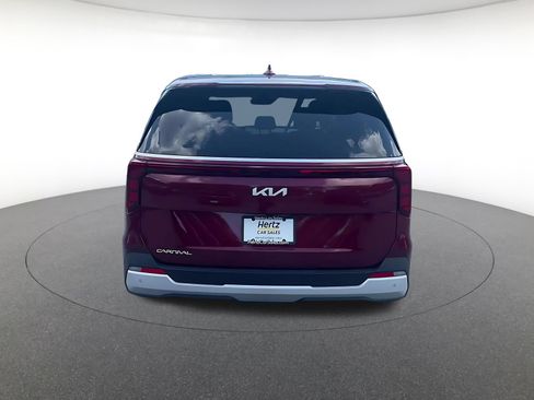Used 2026 Kia Carnival FWD image 11