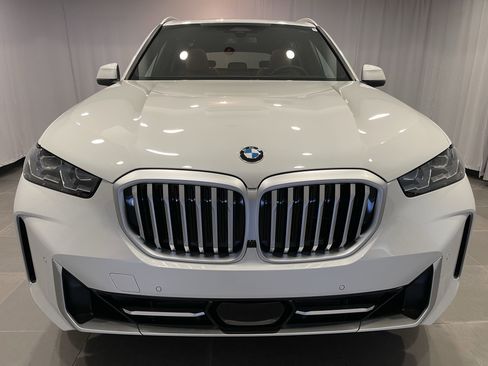 New 2026 BMW X5 xDrive40i w/ Premium Package AWD/4WD image 2