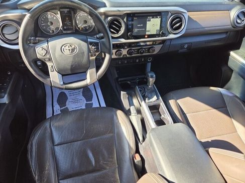Used 2016 Toyota Tacoma Limited w/ Towing Package image 10