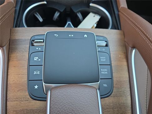 Used 2024 Mercedes-Benz GLS 580 4MATIC image 21