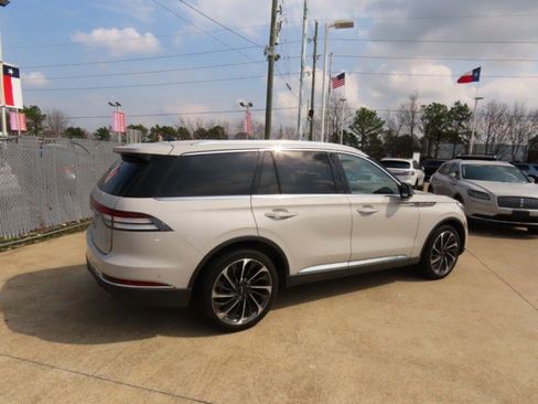 Used 2021 Lincoln Aviator Reserve w/ Equipment Group 202A image 9