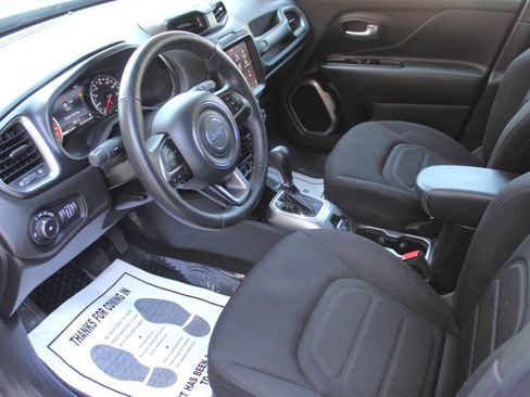 Used 2022 Jeep Renegade Latitude w/ Convenience Group AWD/4WD image 17