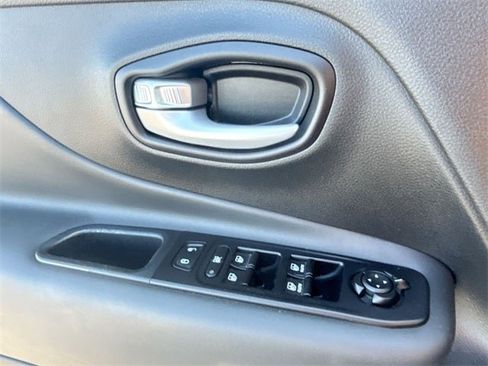 Used 2023 Jeep Renegade Latitude image 72