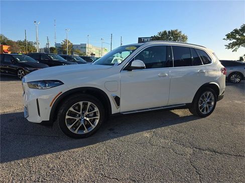 Used 2025 BMW X5 xDrive50e image 5