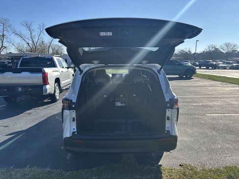 New 2025 Toyota Sienna XLE image 39