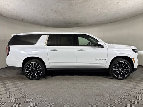 Certified 2026 Chevrolet Suburban High Country AWD/4WD image 4