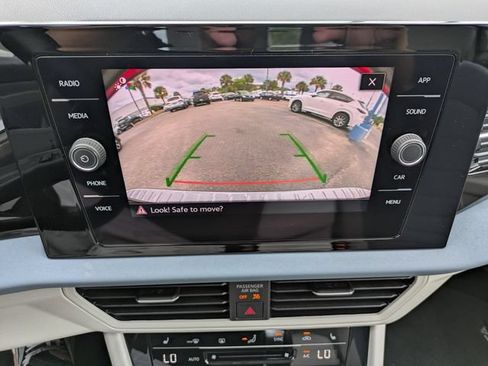 Certified 2025 Volkswagen Jetta SE FWD image 22