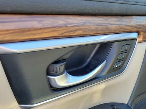 Used 2017 Honda CR-V Touring image 21