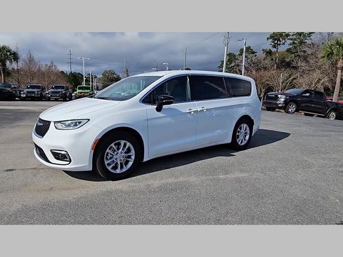 New 2026 Chrysler Pacifica Select image 39