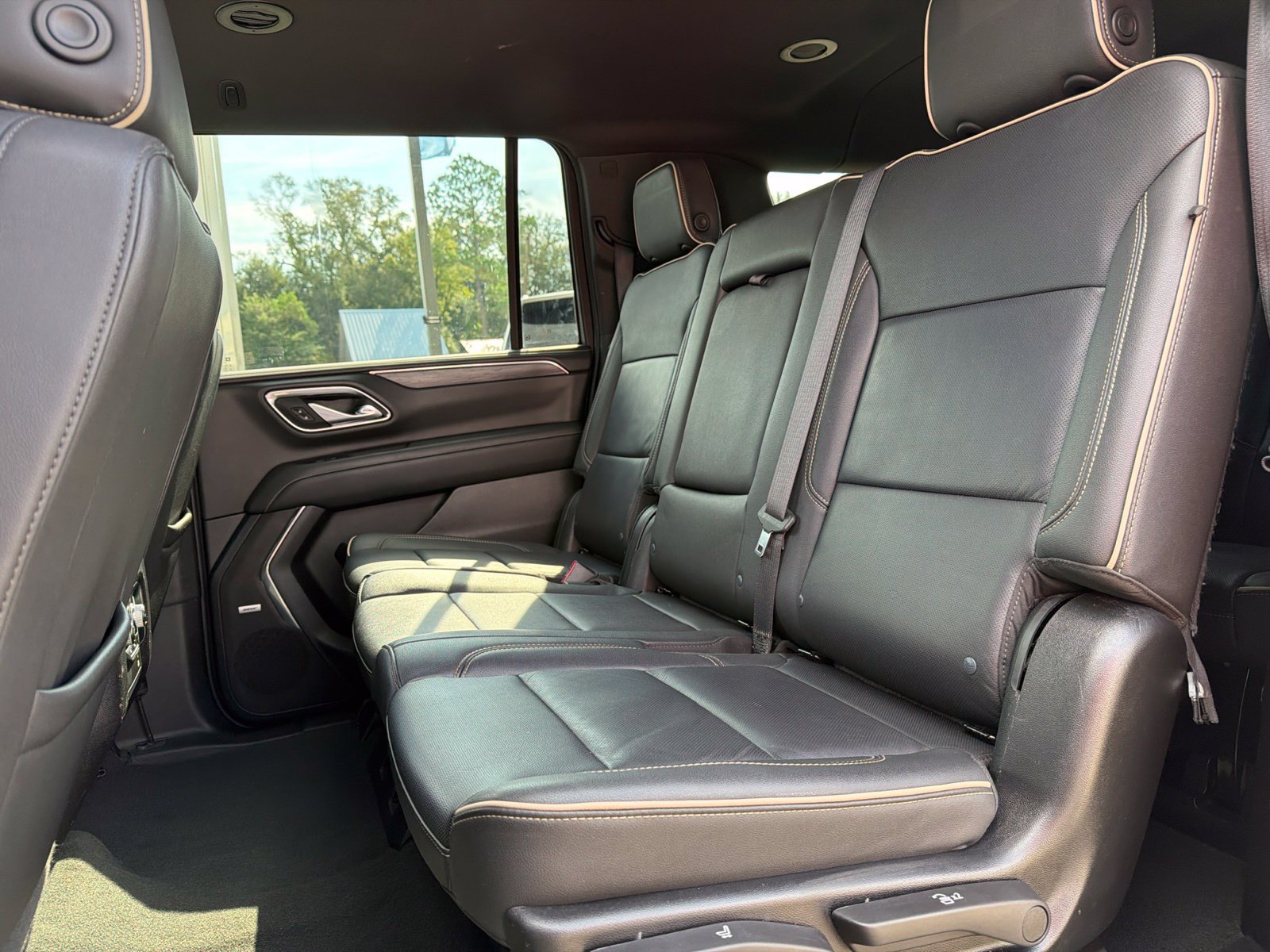 Used 2024 GMC Yukon XL SLT RWD image 12