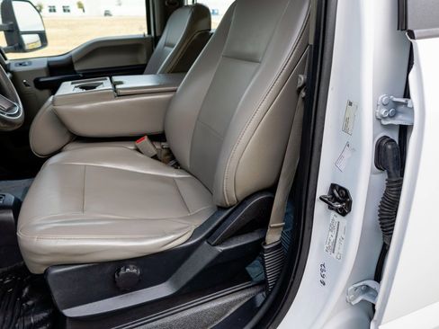 Used 2017 Ford F550 4x4 Crew Cab Super Duty image 10