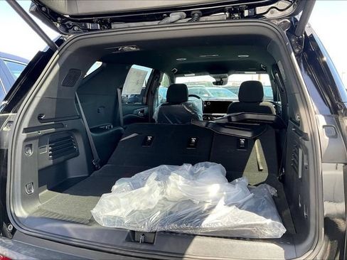 New 2026 Chevrolet Traverse LT w/ Driver Confidence Package FWD image 15
