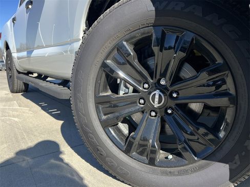 Certified 2024 Nissan Titan SV w/ SV Convenience Package image 7