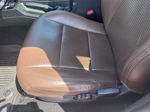 Used 2019 Toyota Tacoma Limited image 12