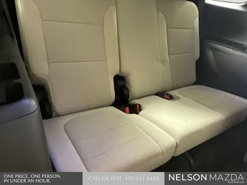Used 2022 Chevrolet Traverse LT FWD image 30