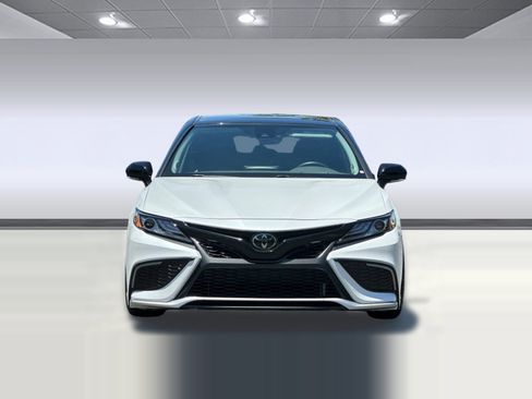 Used 2023 Toyota Camry XSE FWD image 5