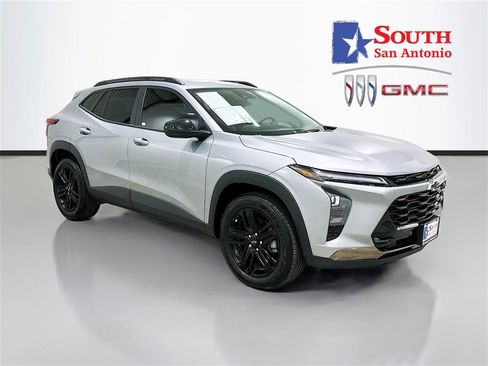 Used 2025 Chevrolet Trax ACTIV w/ Driver Confidence Package image 1