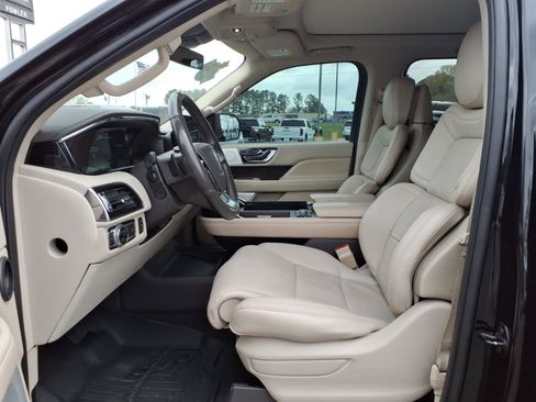 Used 2021 Lincoln Navigator L Reserve w/ Luxury Package image 19
