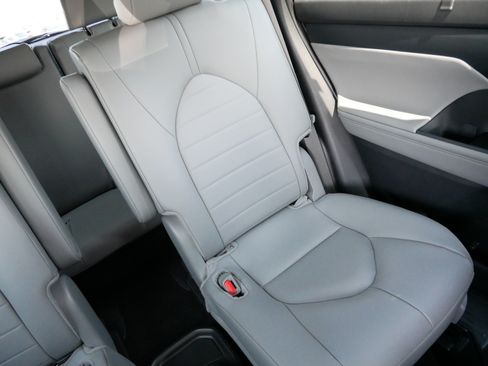 Certified 2026 Toyota Highlander XLE AWD/4WD image 14