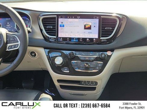Used 2023 Chrysler Pacifica Touring-L FWD image 20
