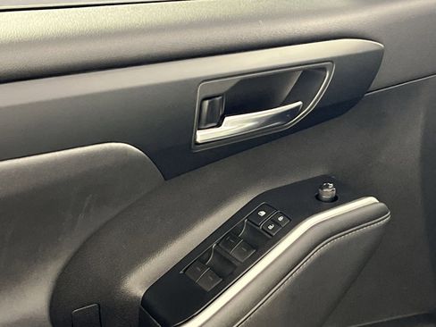 Used 2020 Toyota Highlander XLE image 16