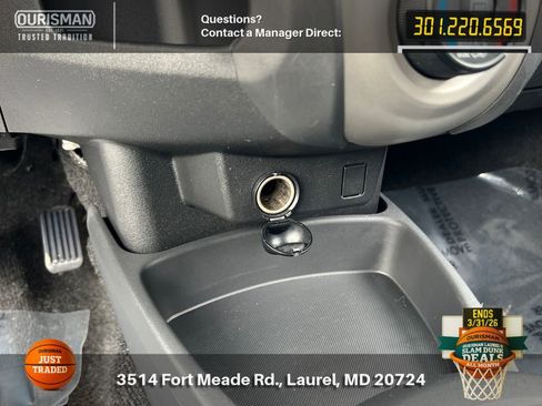 Used 2010 Toyota Yaris 2-Door Hatchback image 7