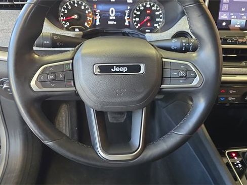 Used 2022 Jeep Compass Latitude image 27