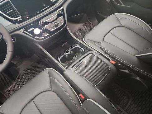 New 2026 Chrysler Pacifica Limited w/ S Appearance Package image 24