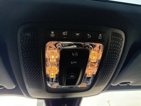 Used 2021 Mercedes-Benz GLB 250 4MATIC image 23