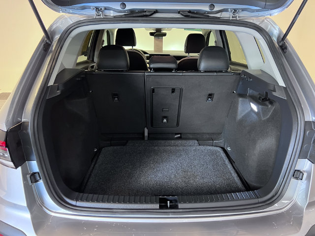 Certified 2025 Volkswagen Taos SE FWD image 5