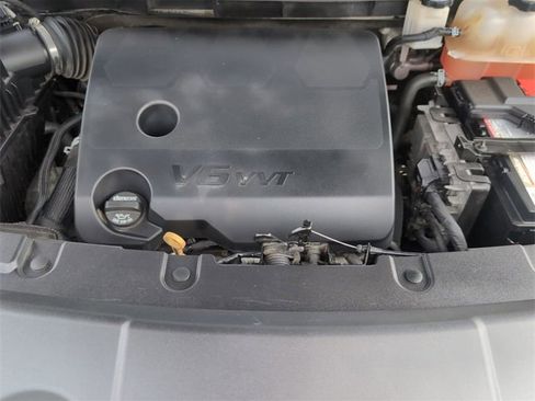 Used 2021 Chevrolet Traverse LT image 28