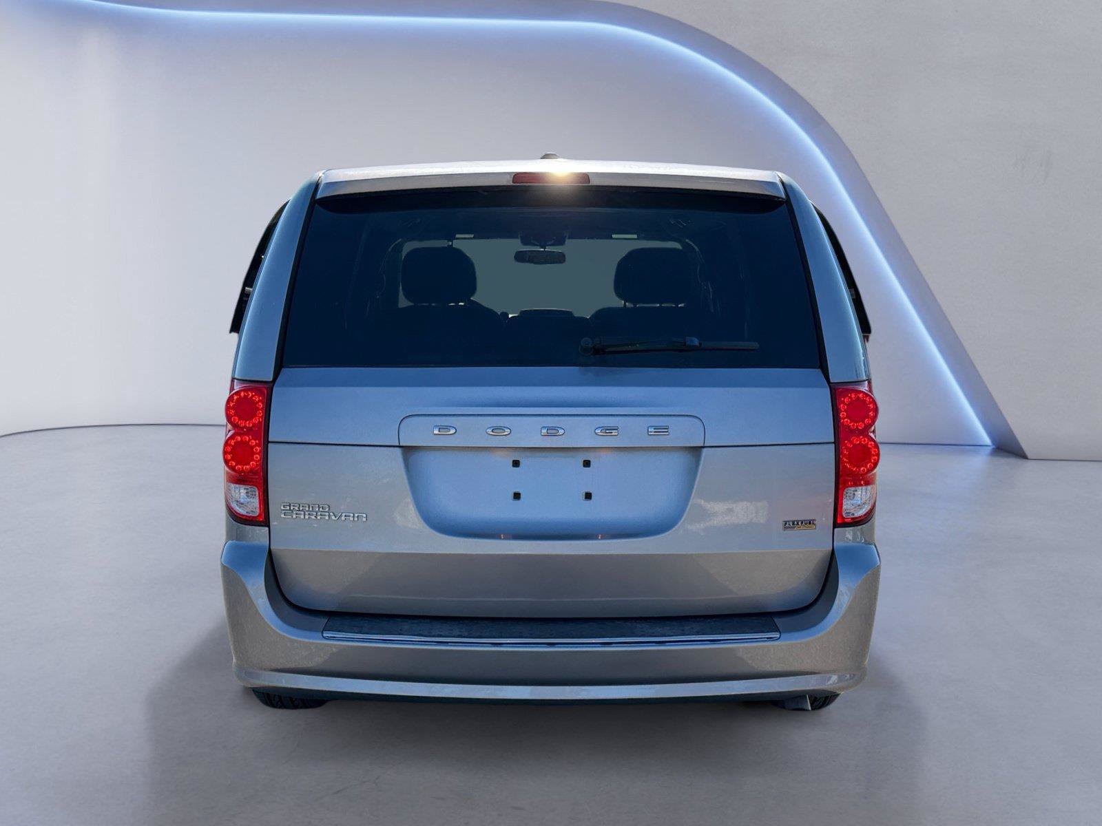 Used 2016 Dodge Grand Caravan SE FWD image 4