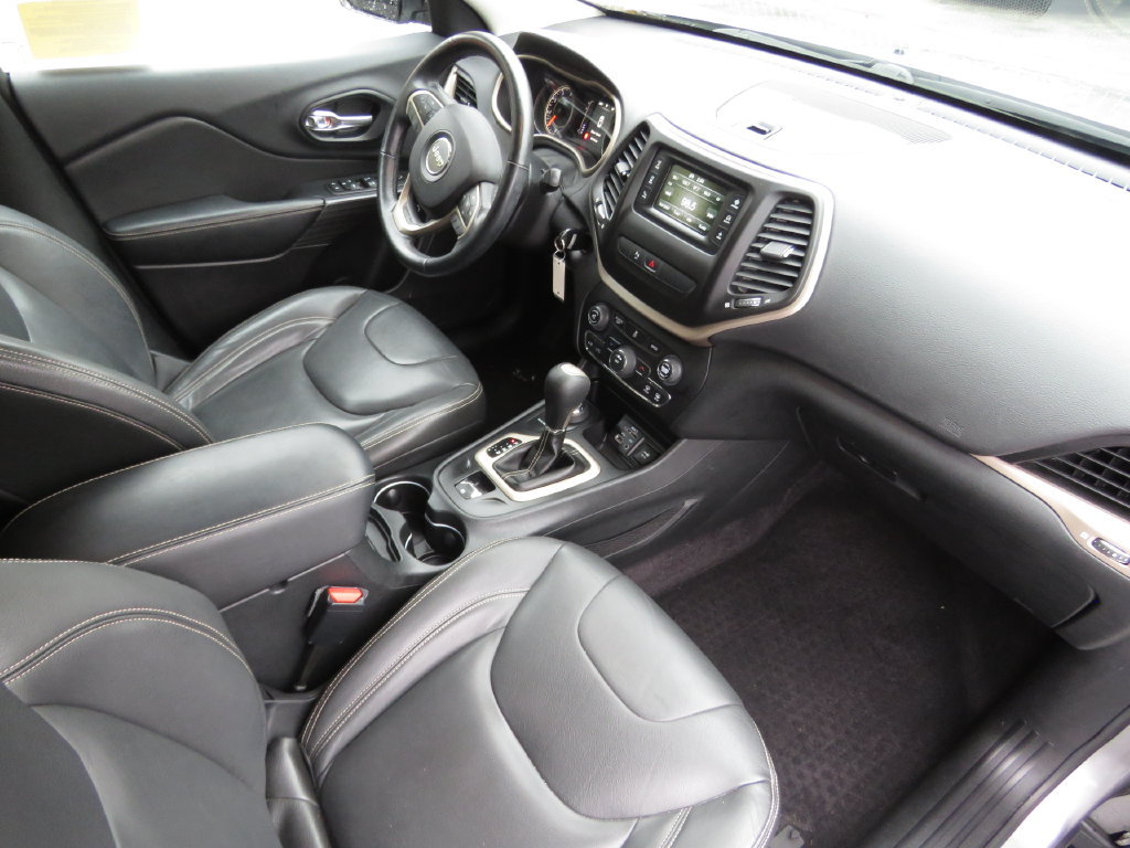 Used 2016 Jeep Cherokee Latitude w/ Safety/Convenience Group AWD/4WD image 14