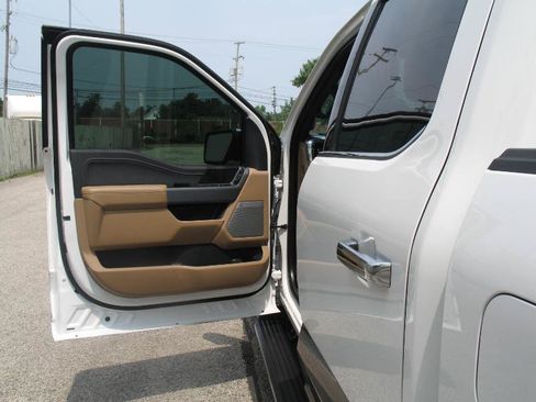Used 2022 Ford F150 Lariat w/ Equipment Group 502A High AWD/4WD image 16
