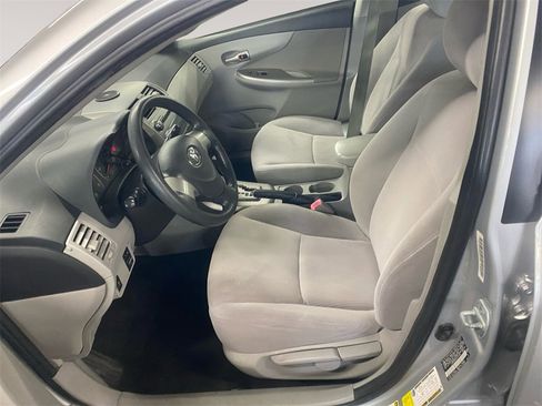 Used 2011 Toyota Corolla LE image 9