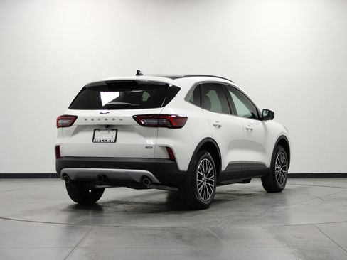 New 2025 Ford Escape PHEV w/ PHEV Premium Package image 4