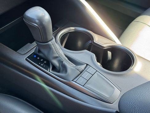 Used 2024 Toyota Camry SE image 31