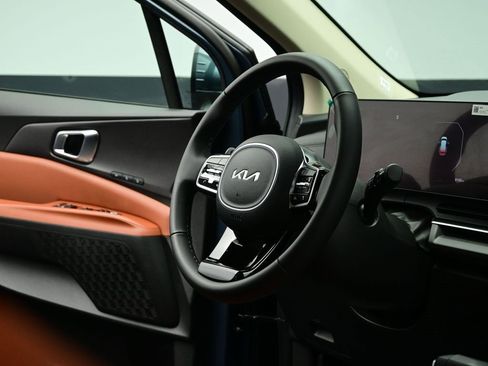 Certified 2026 Kia Carnival SX image 32