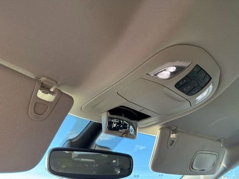 Used 2024 Chrysler Pacifica Touring-L image 31