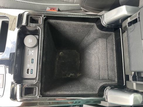 Used 2018 Land Rover Discovery HSE AWD/4WD image 38
