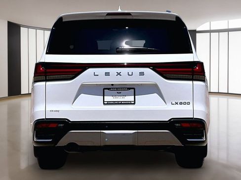 Used 2024 Lexus LX 600 4WD w/ Luxury Package image 4