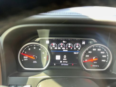 Used 2021 Chevrolet Silverado 1500 High Country w/ Technology Package image 18