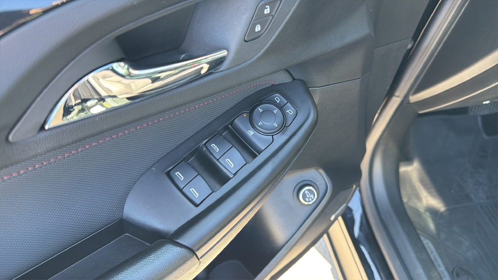 Used 2023 Chevrolet TrailBlazer RS w/ Sun and Liftgate Package FWD image 10