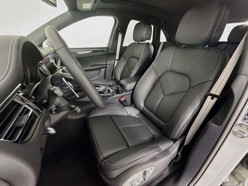 New 2026 Porsche Macan AWD/4WD image 5