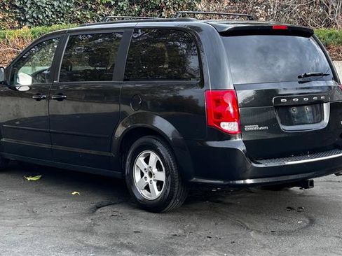 Used 2012 Dodge Grand Caravan SXT image 3