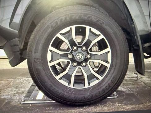 Used 2023 Toyota Tacoma TRD Sport w/ Technology Package image 11