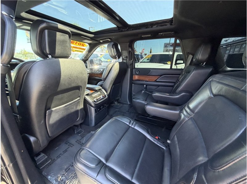 Used 2019 Lincoln Navigator Select RWD image 22