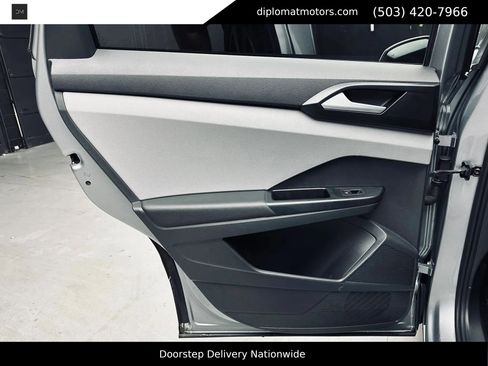 Used 2022 Volkswagen Taos SE w/ Panoramic Sunroof Package FWD image 27